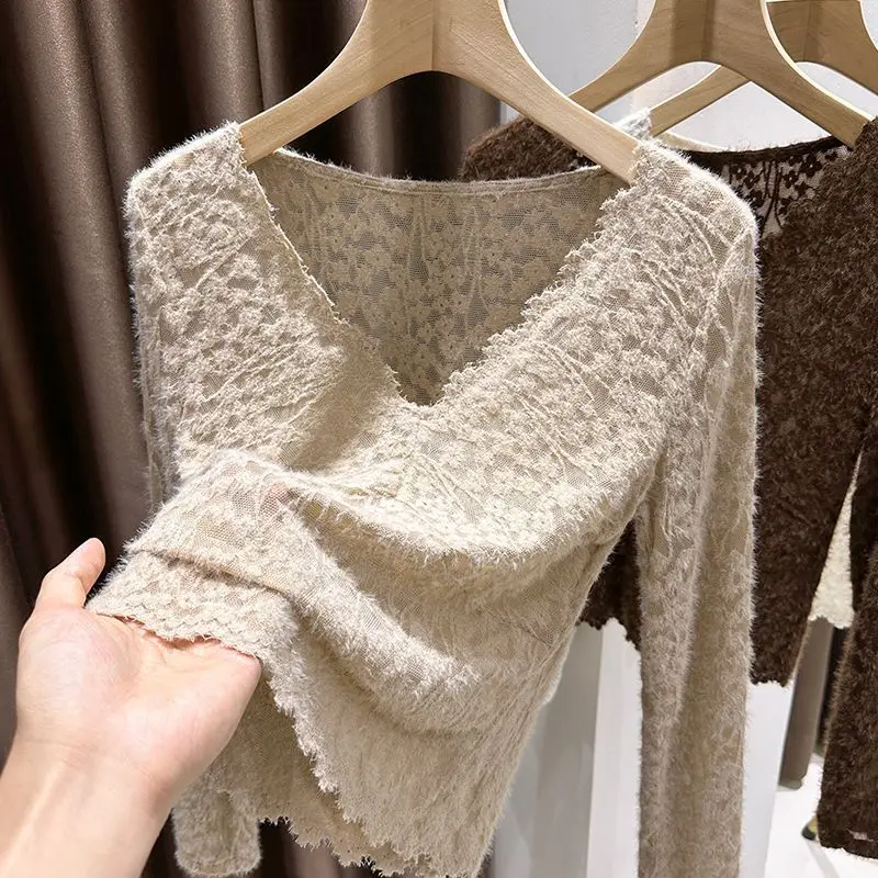 Coffee Color V-neck Lace Long Sleeve Shirt for Women Autumn Winter Elegant Design Brushed Warm Pullover Versatile T-shirt