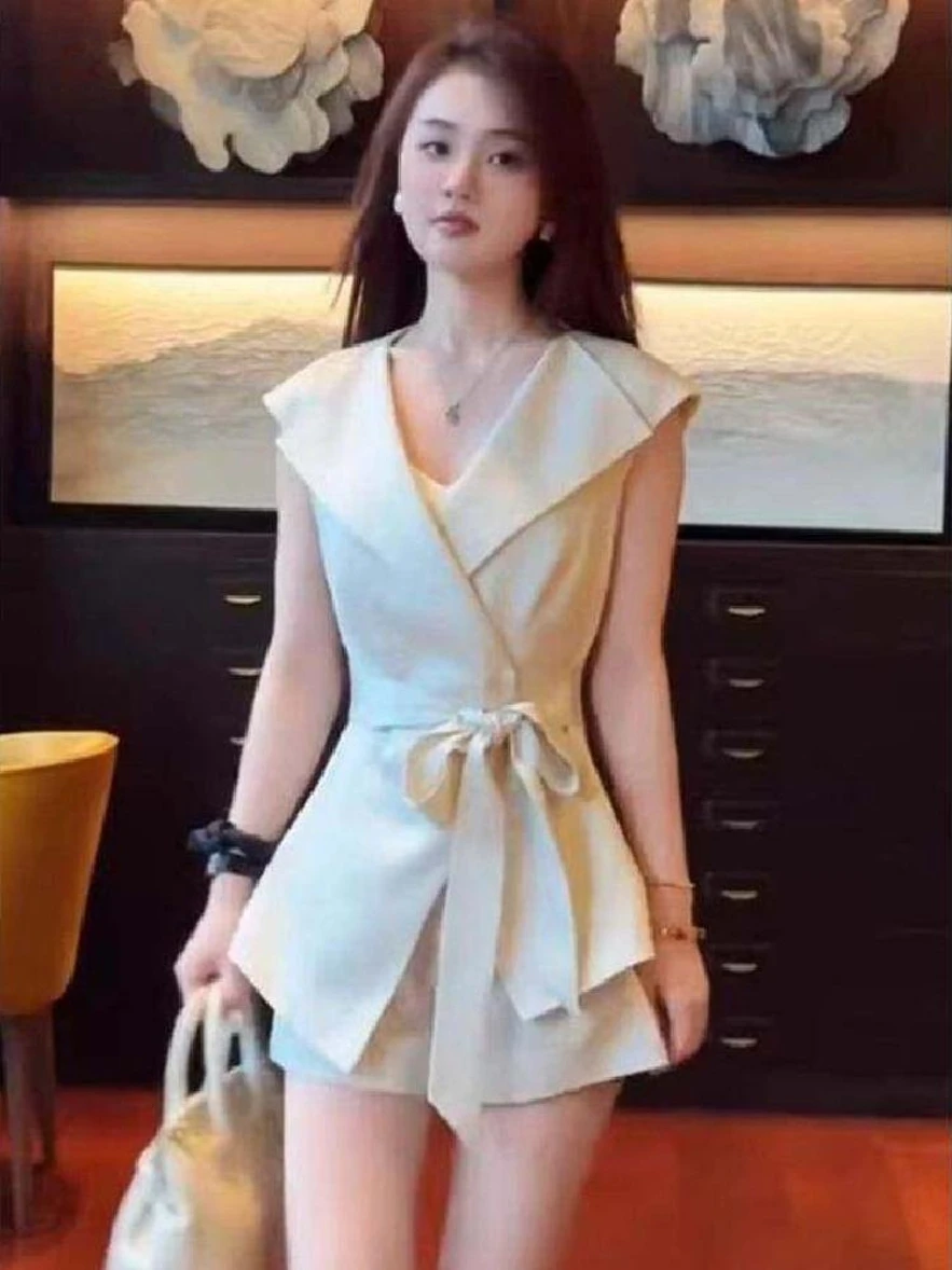 elegant-high-waist-short-pants-sleeveless-belted-top-summer-2026-new-style-slimming-effect-pocket-handkerchief