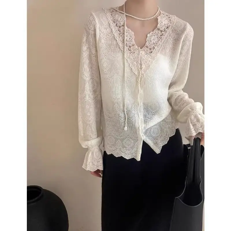 Korejpaa Korean Style Pull Femme Fashion Temperament V-neck Beige Lace Patchwork Undershirt 2025 Spring Gentle Ladies Tops