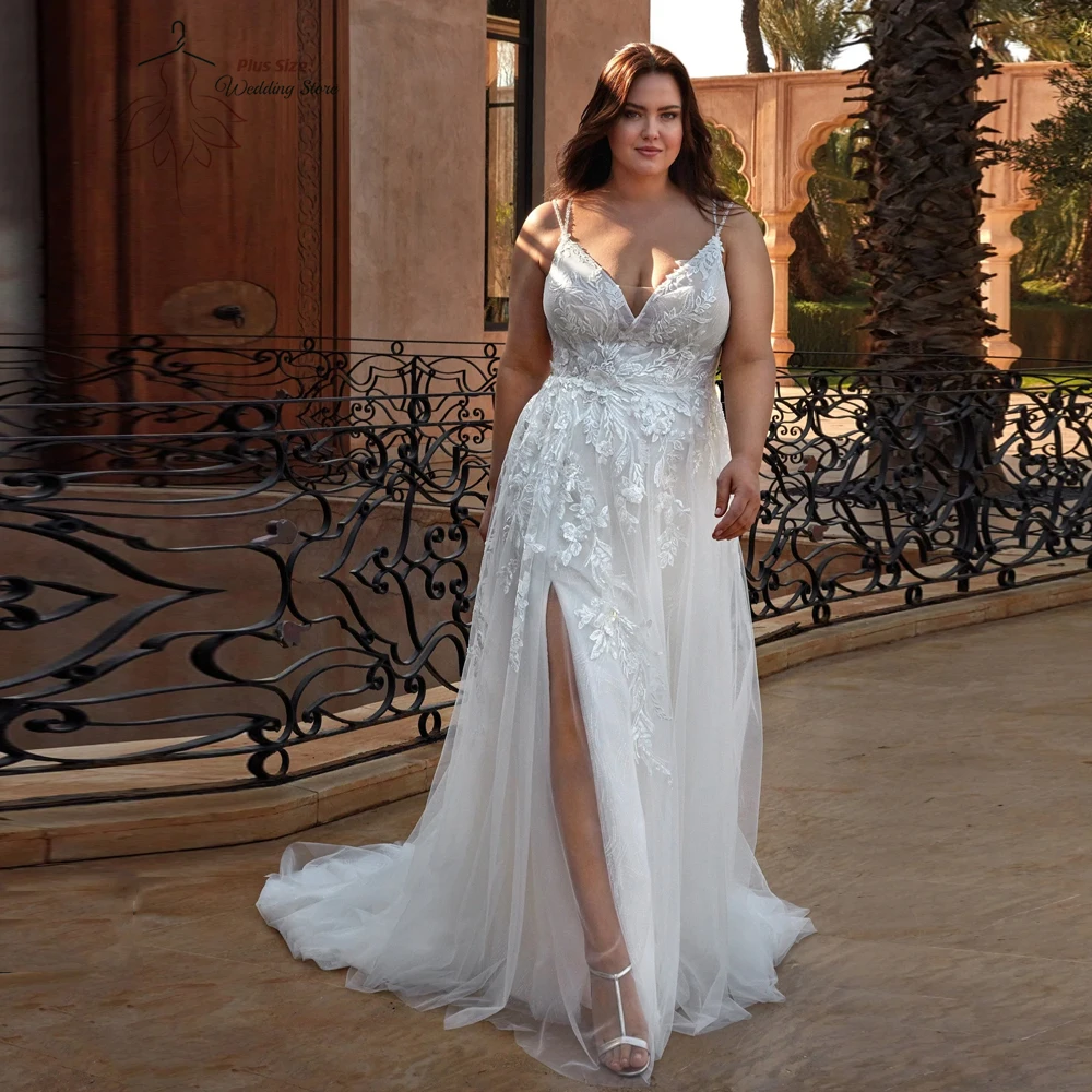 

Classic Spaghetti Straps Wedding Dresses Plus Size V Neck Bride Gowns Applique Sweep Train Side Slit Tulle A-Line Robe De Mariee