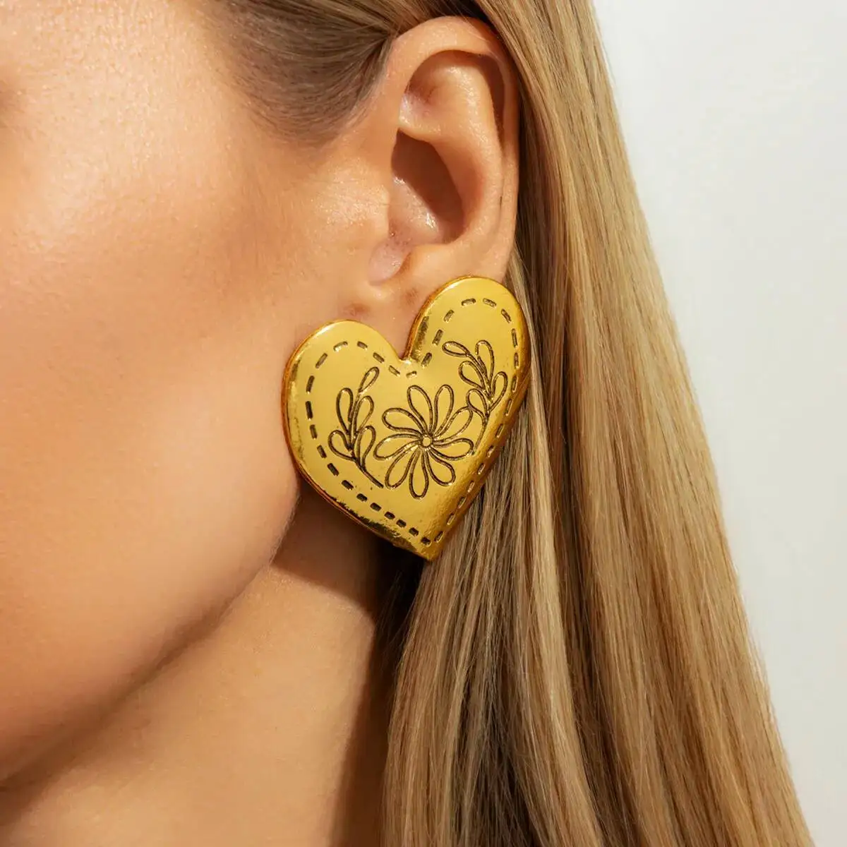 

IngeSight.Z Vintage Metal Carved Flower Love Heart Shaped Stud Earrings Women Exquisite Trendy Piercing Ear Jewelry Accessories