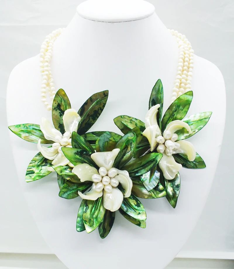 Charm Vintage lady ! Shell/pearl   flower necklace 20\