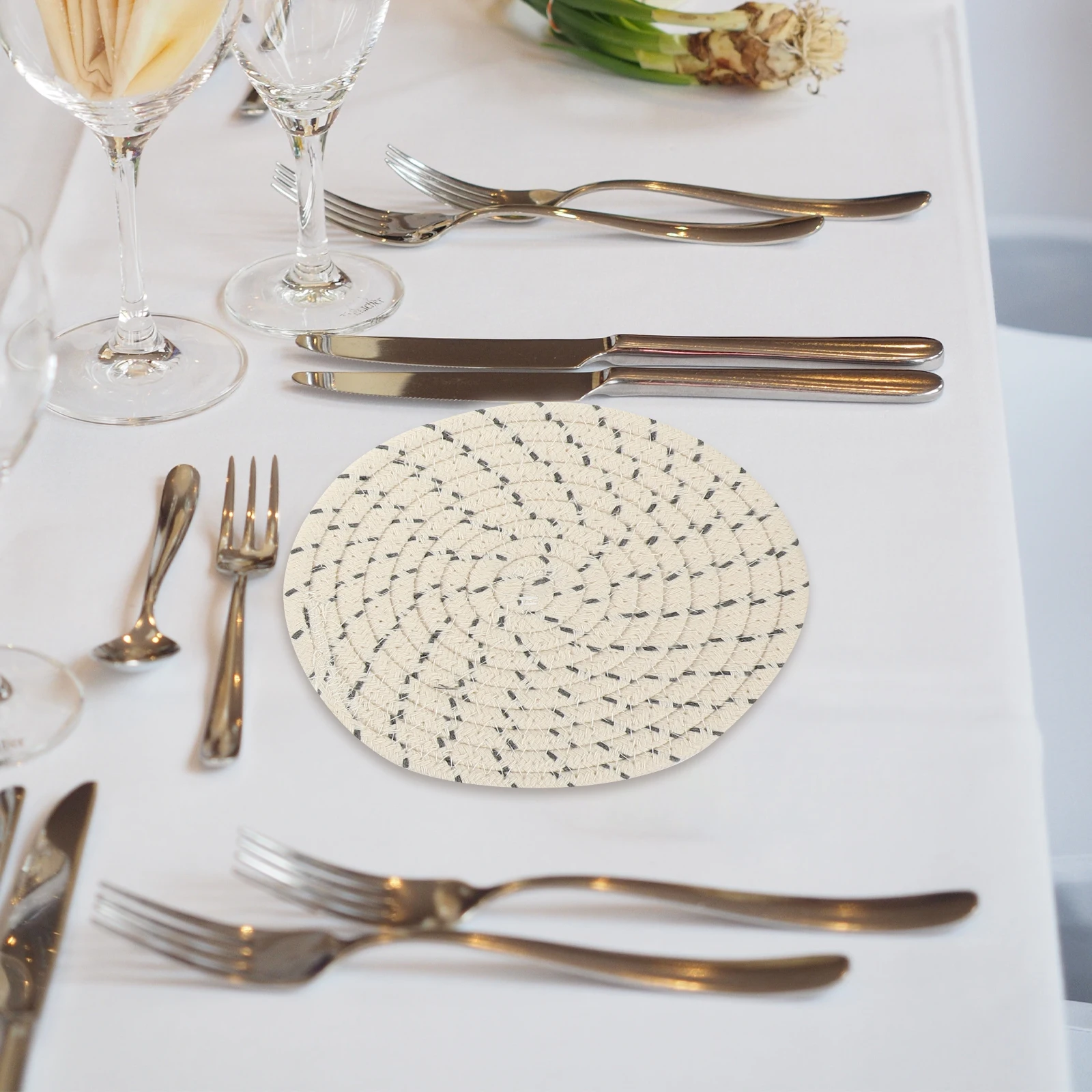 

3Pcs Braided Placemats Modern Woven Design Reusable Washable Table Mat for Kitchen Dining Room Decoration Household Placemat