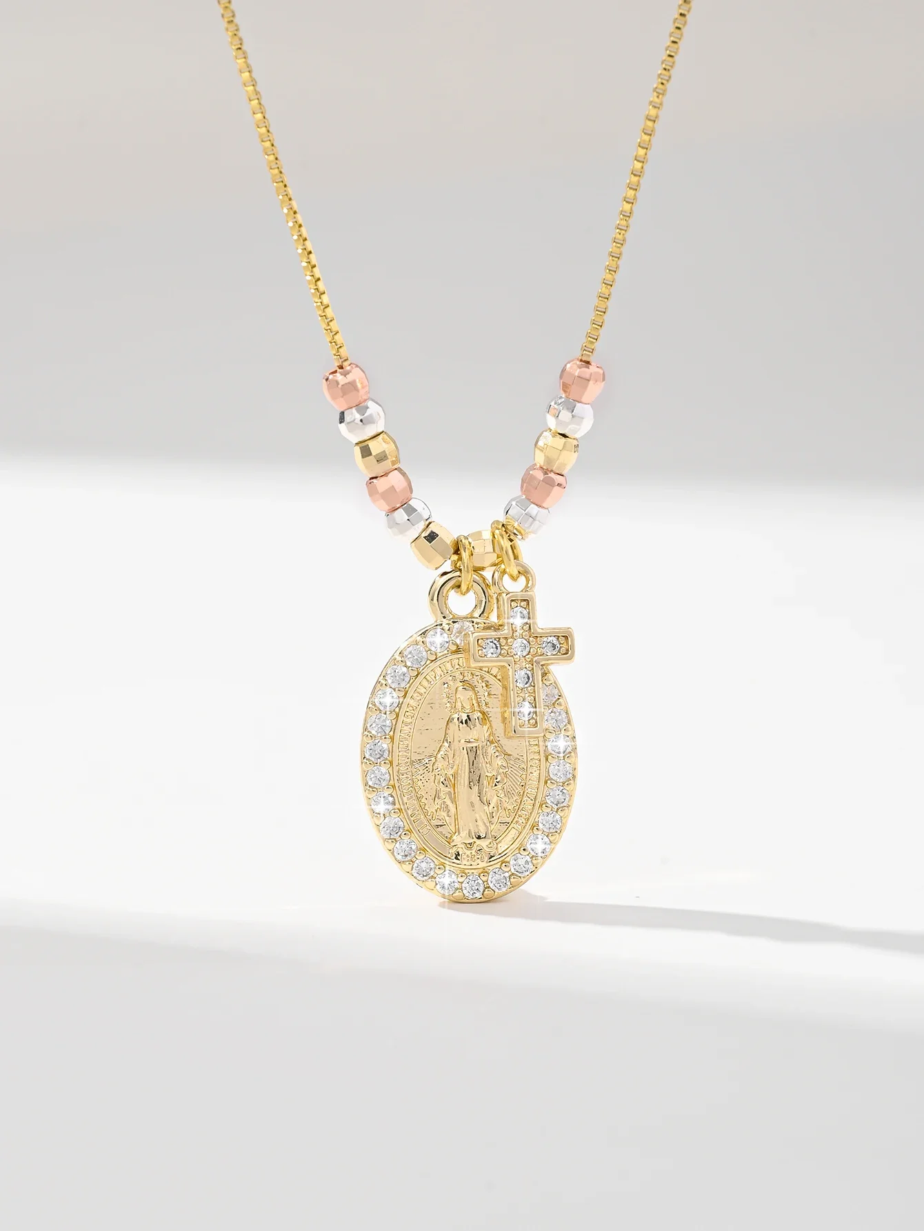 Colar com pingente da Virgem Maria, medalha católica de latão com zircônia, corrente Nossa Senhora de Guadalupe, presente religioso milagroso para mulheres