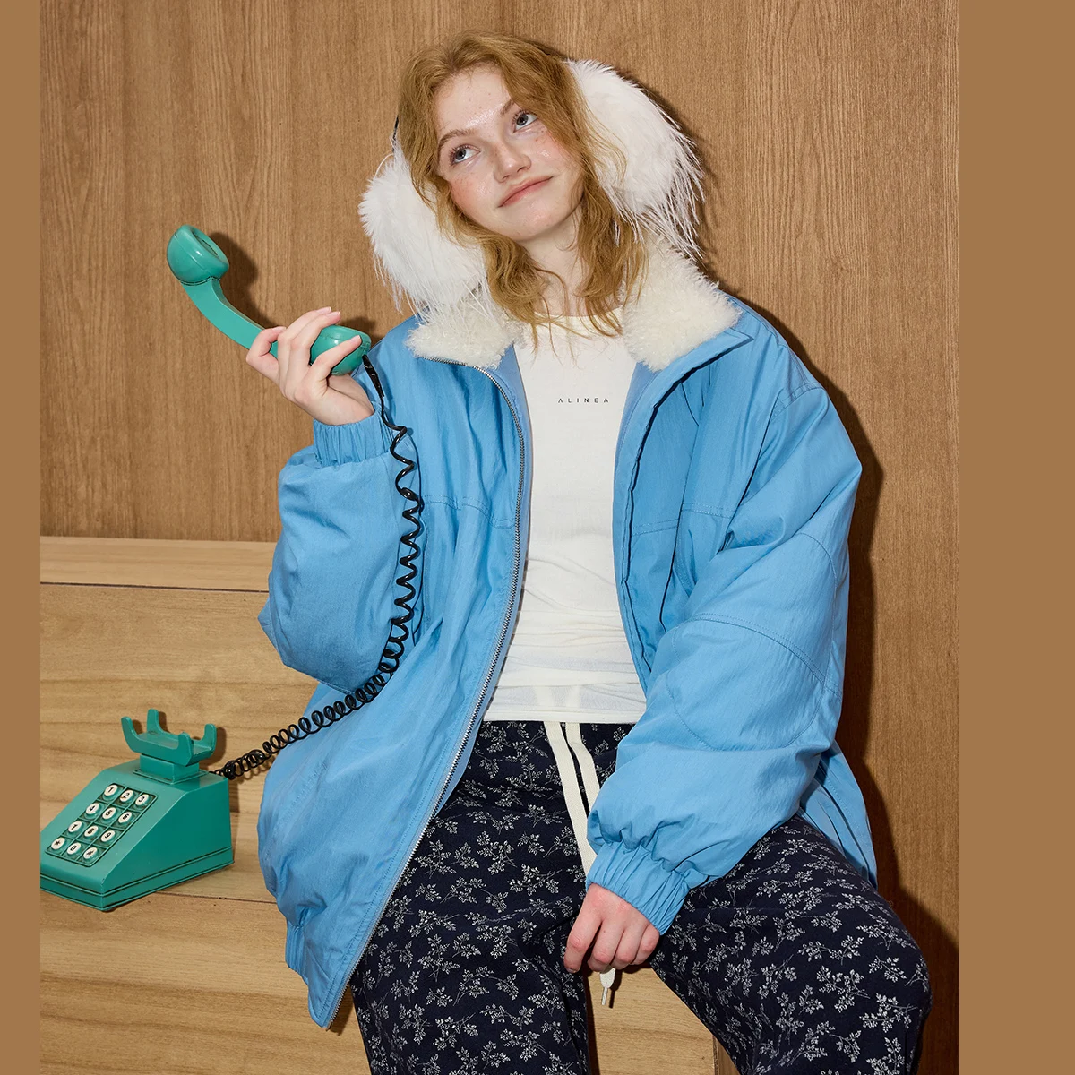 

Зимняя женская плюшевая пуховая куртка большого размера 2025 года, универсальная уличная парка, теплое пальто с лацканами, куртка на флисовой подкладке, свободный крой