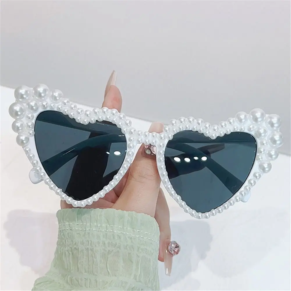 Heart-shaped Imitation Pearl Frame Sunglasses Retro 90s Y2K Beach Party Sun Glasses UV400 Shades for Women & Men