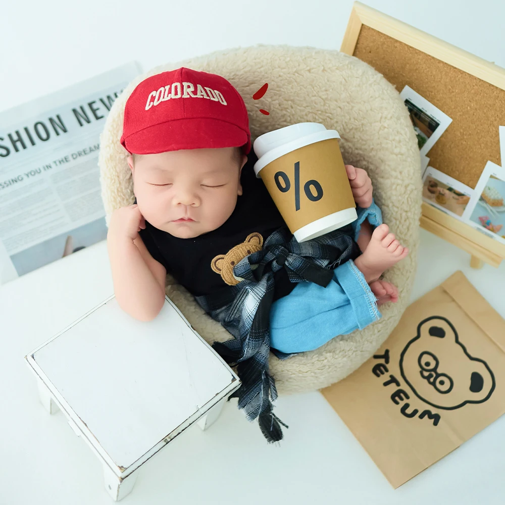Conjunto de adereços para fotografia de recém-nascidos, chapéu vermelho + roupas de bebê menino, copo de café, estúdio, tema de bebê, adereços de decoração de cena