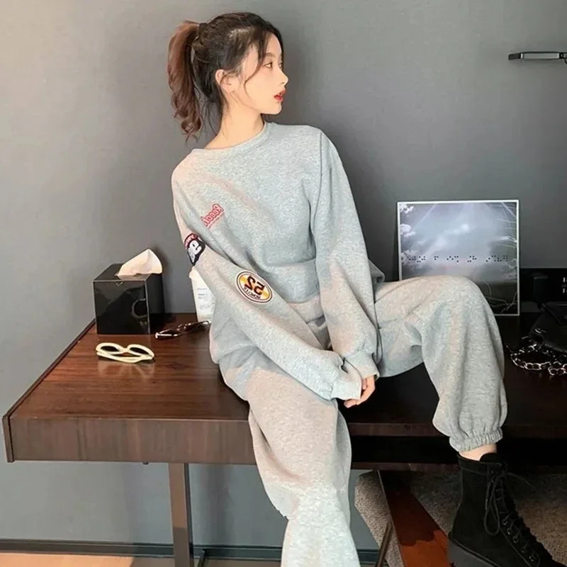 سويت شيرت نسائي ملابس الشارع الشهير للركض طقم مكون من قطعتين غير رسمي لخريف وشتاء ملابس مريحة دافئة وسميكة + بدلة رياضية