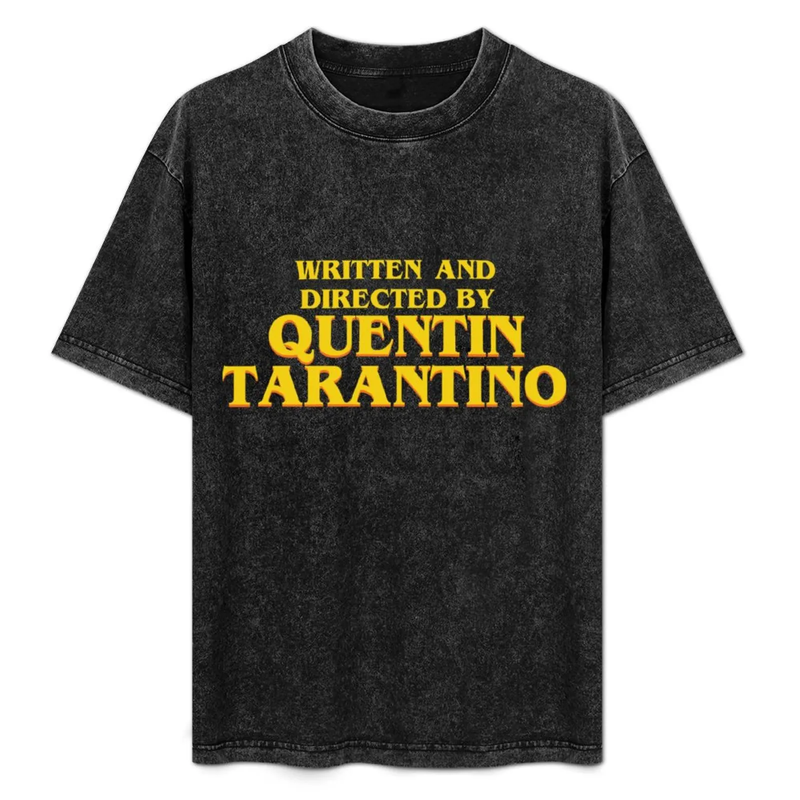 scritto-e-reggiato-da-quentin-tarantino-t-shirt-con-stampa-artistica-a-linee-semplici