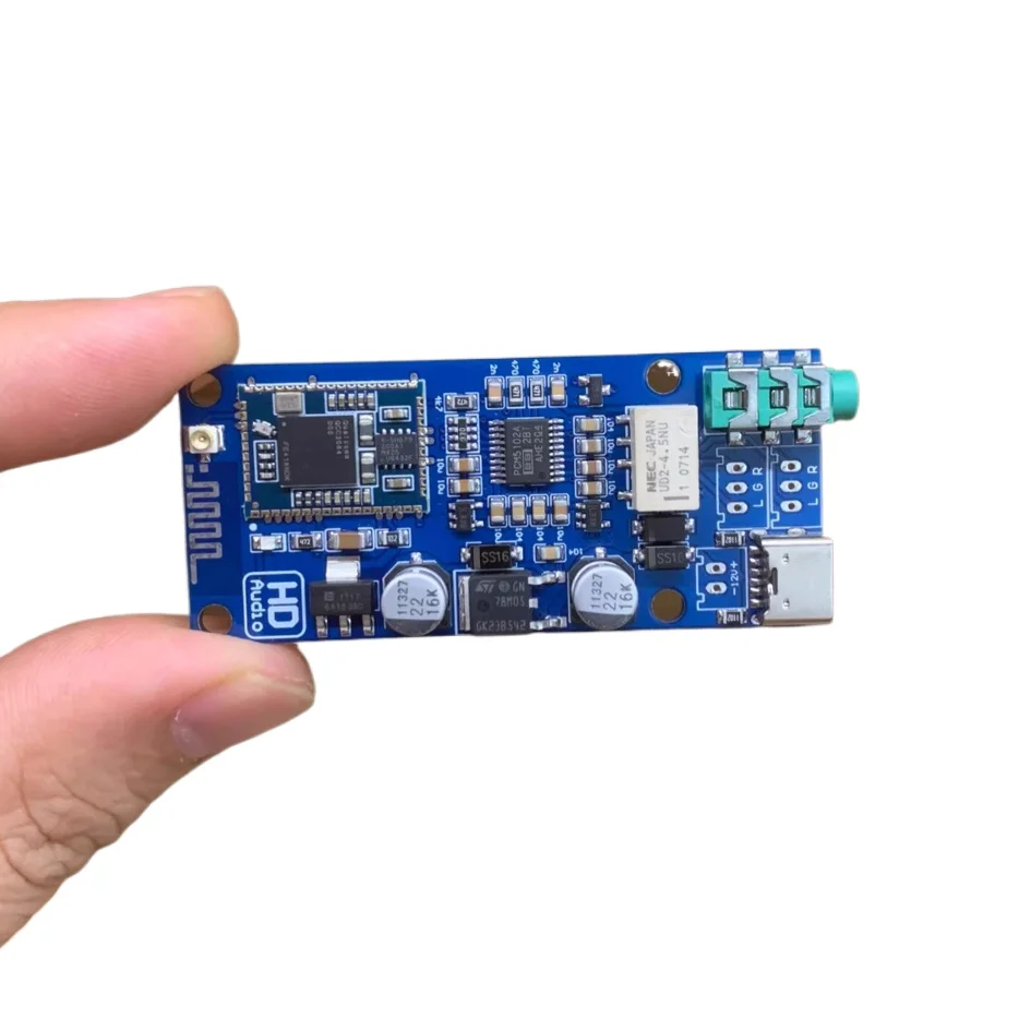 

QCC3084+PCM5102 Bluetooth 5.4 Decoding Board with 3.5mm Audio Input Type-C 5V