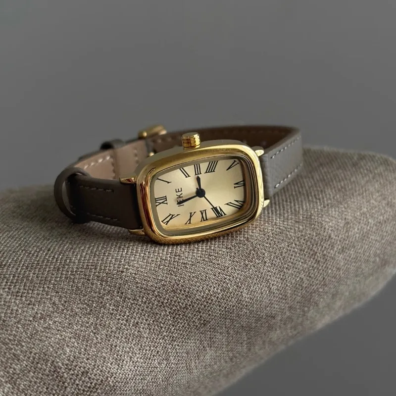 

2025 New Vintage Women's Oval Roman Watch Simple Gold Quartz Watch Waterproof Leather Fashion Ladies Wristwatch luxury