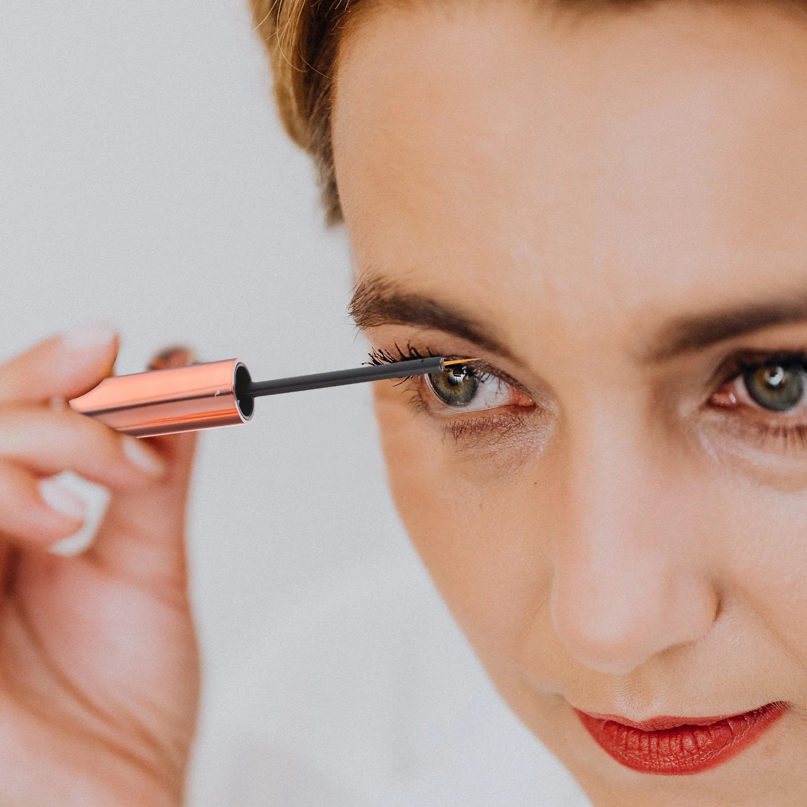 4 Stück leere Eyeliner-Tuben und Zauberstab, Lipgloss-Tuben, Wimpernwachstumsflüssigkeit