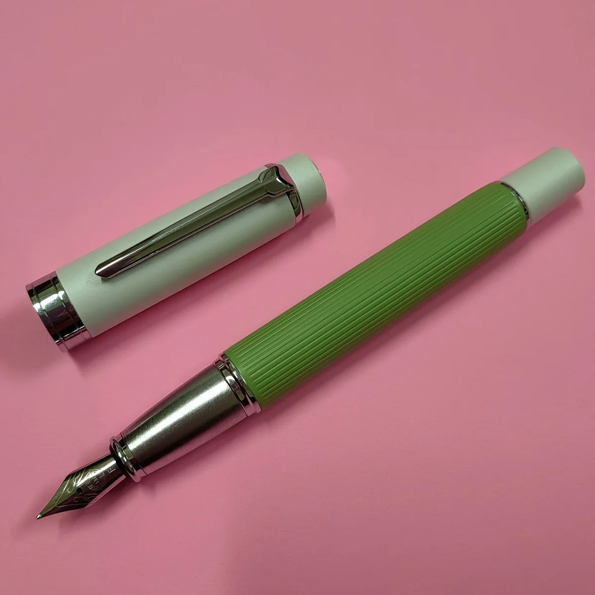 

1Pc Fountain Pen, 0.5mm Nib, Light Luxury and Fashionable, Heavy Metal Feel, Business Office Use, Electroplating Process, Pattern Engraving, Includes Converter, 3.4mm Caliber, for Students/Organizations, Holiday Gifts, Valentine's Day, Back-To-School Seas