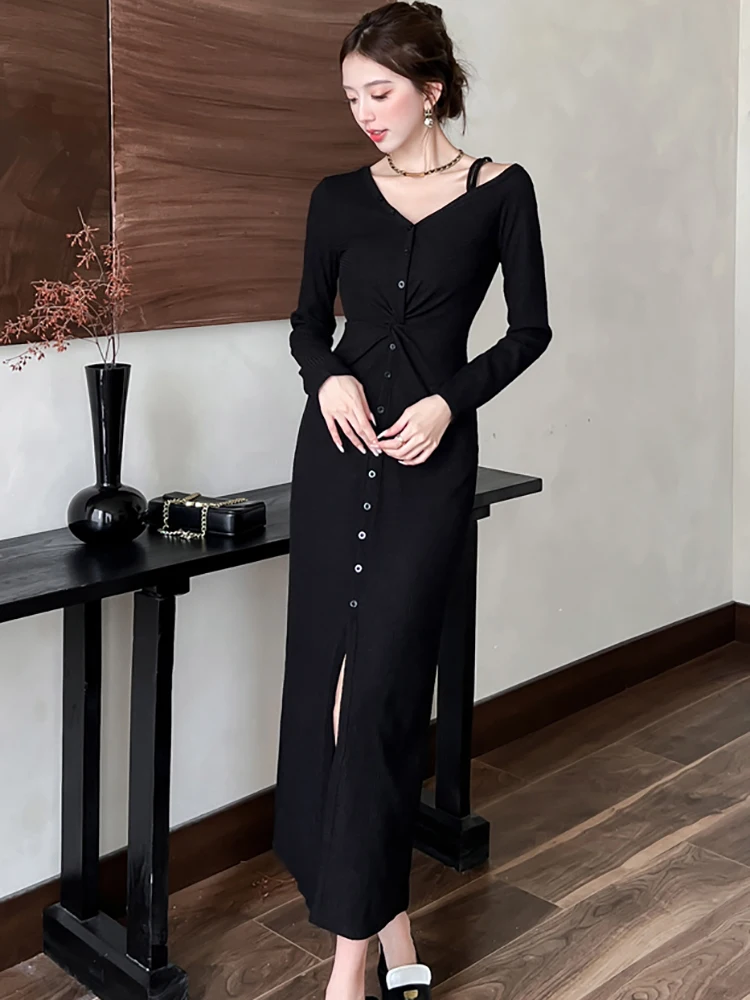 Damska sukienka w stylu vintage Hepburn, jesienno-zimowa, czarna, dzianinowa, zapinana na guziki, sukienka z długim rękawem, dekolt w serek, plisowana, dopasowana sukienka na studniówkę, model 2025.