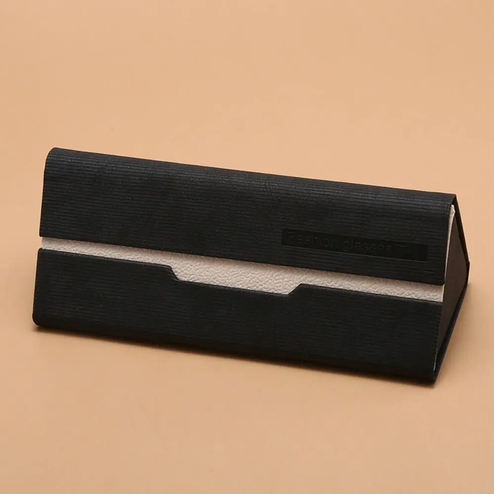 صندوق نظارات شمسية مثلث قابل للطي محمول بإغلاق تلقائي من جلد البولي يوريثان حقيبة تخزين نظارات بسيطة مضادة للسقوط صندوق نظارات للفتيات