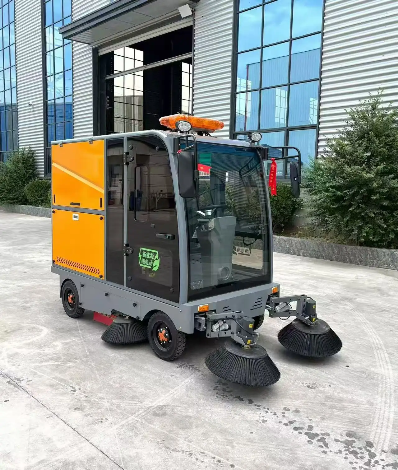 Custom Factory Direct Ride-on Electric Sweeper Enclosed Cabin Road Sweeping Machine Floor Cleaner for Parking Lothine