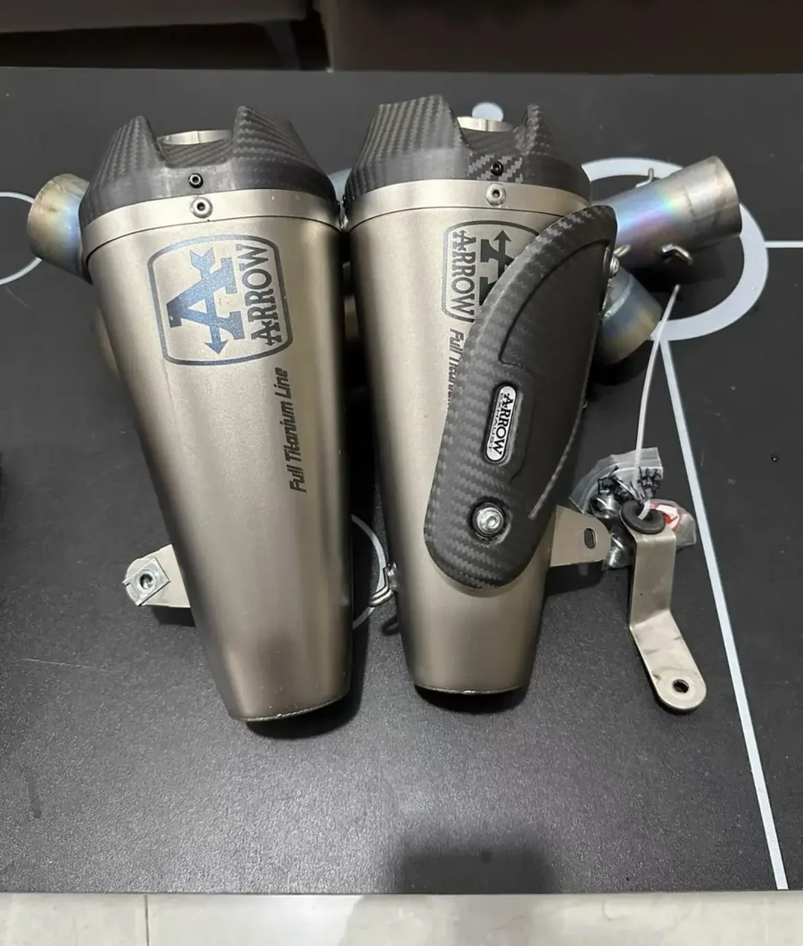 

Костюм для уличного истребителя ducati V4 минусная выхлопная стрелка