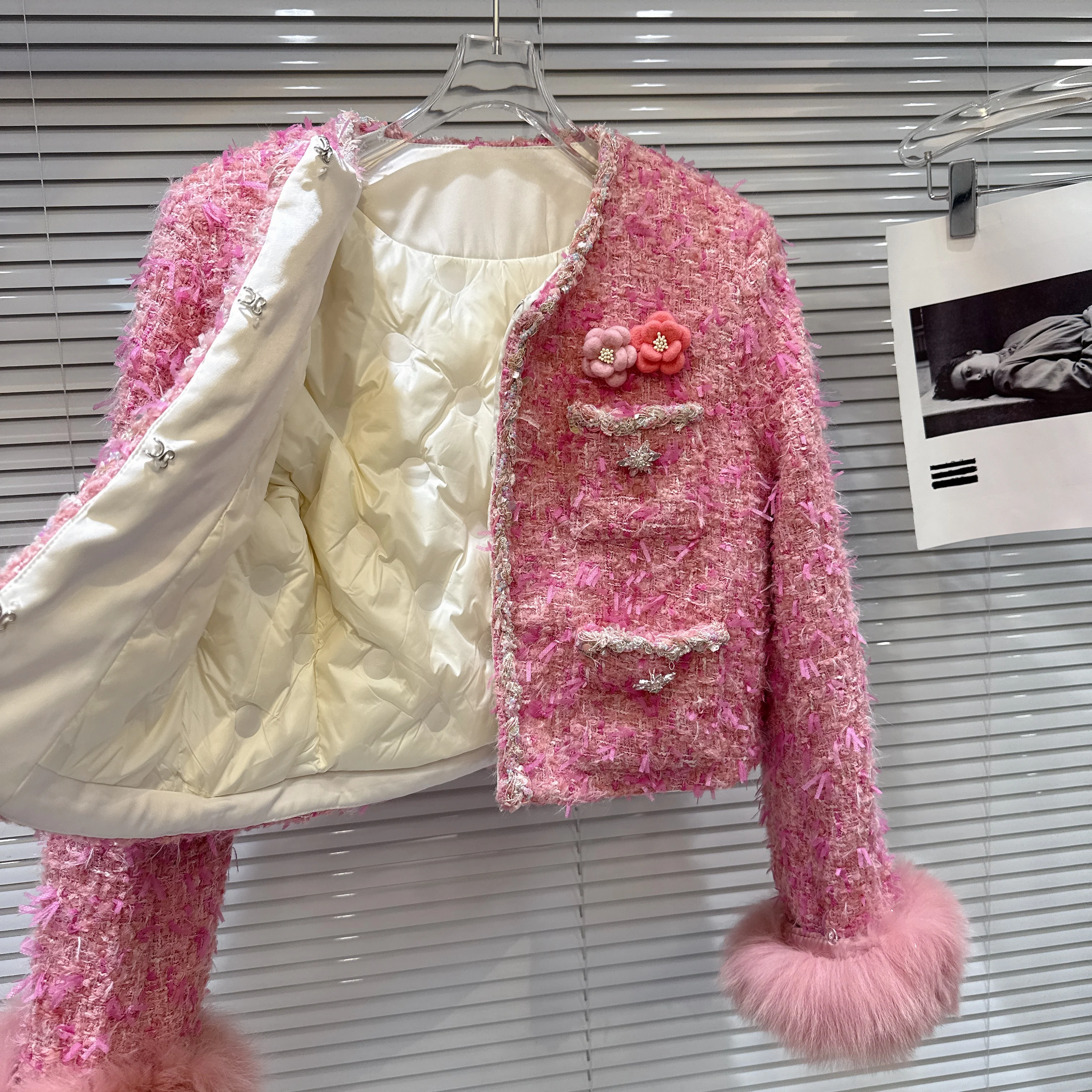 معطف قصير مبطن بأساور من فراء الثعلب الراقية لشتاء 2025، معاطف وردية أنيقة للسيدات، سترة عالية الخصر