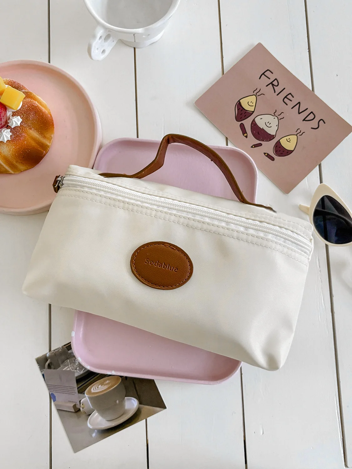 New Nylon Cosmetic Bag with Leather Label Lightweight Portable Toiletry Bag Fashion Travel Makeup Organizer for Women Men