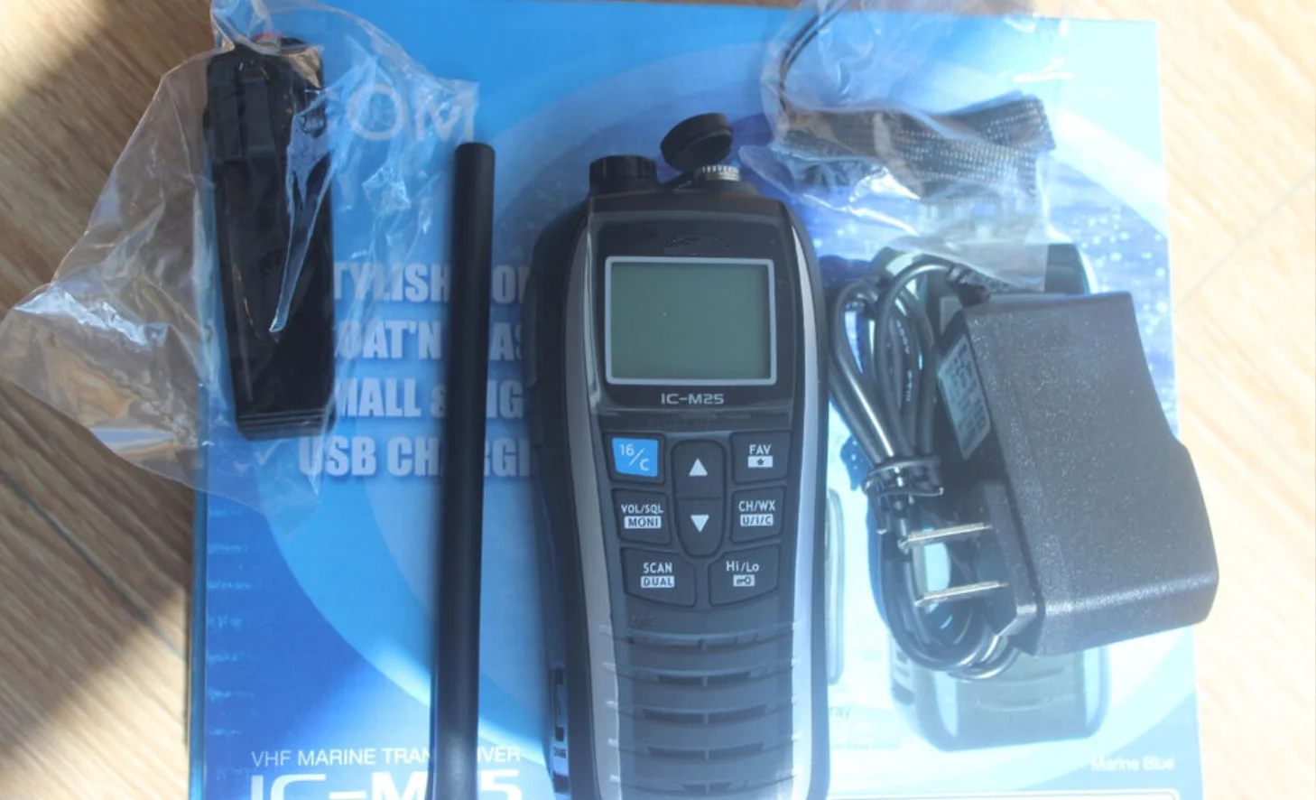 NUEVO IC-M25 5W Radio marina portátil VHF LCD de mano ligero impermeable