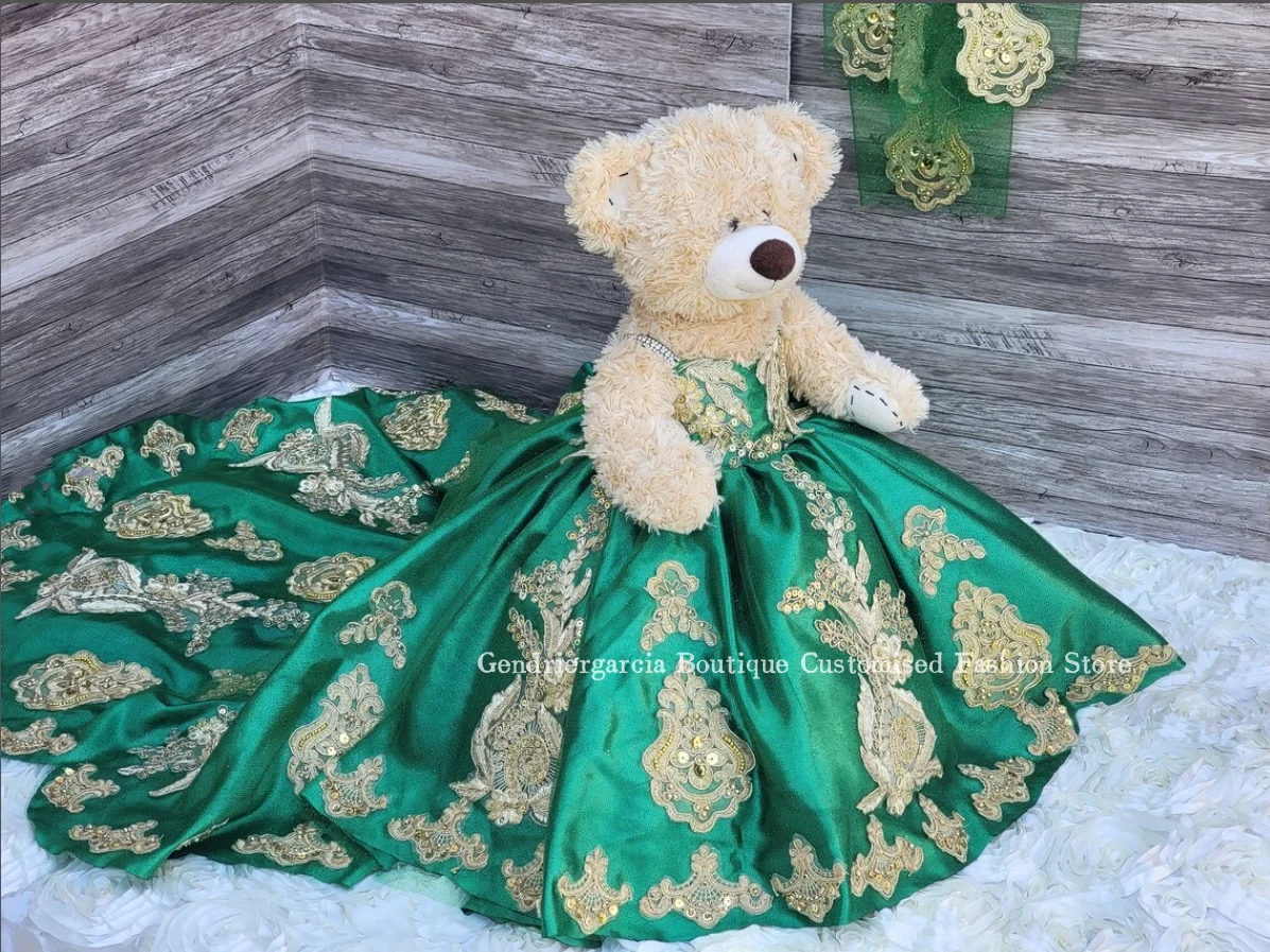 Luxury emerald green Quinceanera teddy bear dress 2025 delicate gold beaded applique cathedral Train Mini Quinceanera customised