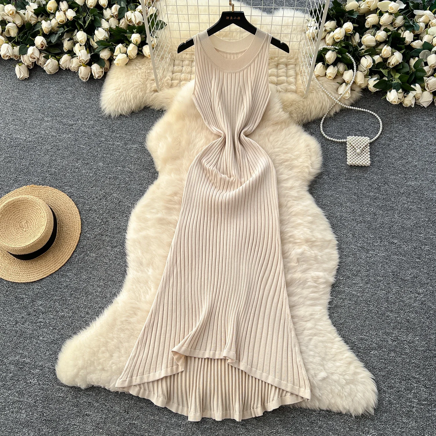 Neues ärmelloses Strick-Unregelmäßiges langes Kleid mit O-Ausschnitt, solides gestreiftes Design, 2025, Sommermode, Grundlagen, Damen, schlankes Sommerkleid