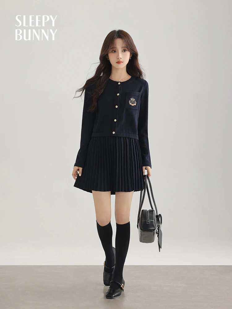 

Preppy Cardigan Pleated Skirt Set Women’s Spring Outfit Knit Top with Crest Embroidery High Waist Elastic Mini Skirt Slim Look