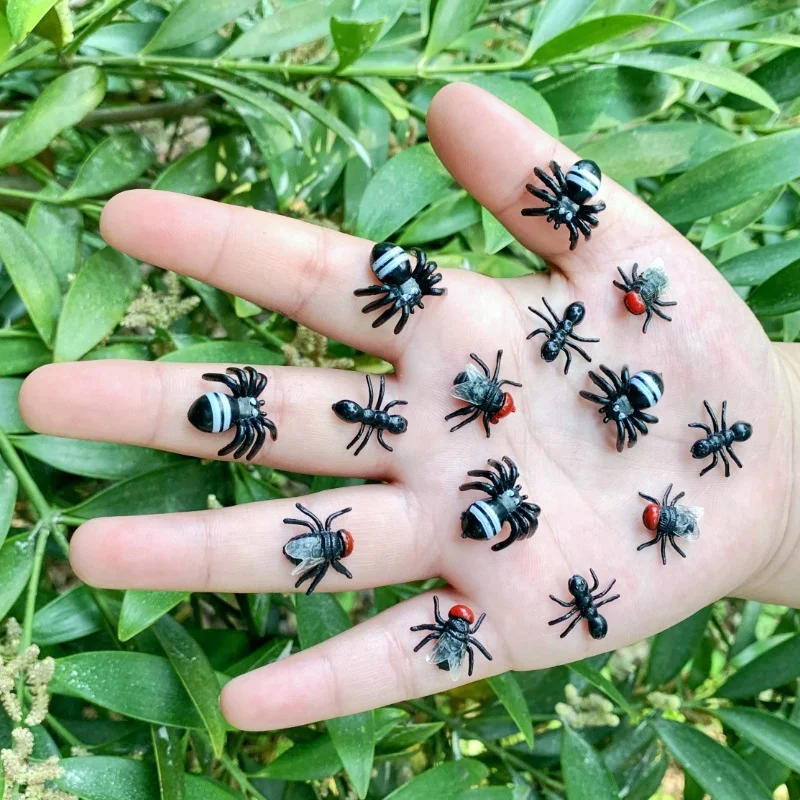 

10pcs Mini Simulation Spider Ant Fly Funny Joke Halloween Decoration Plastic Fake Insects Kids Toys Whole Static Animals Props