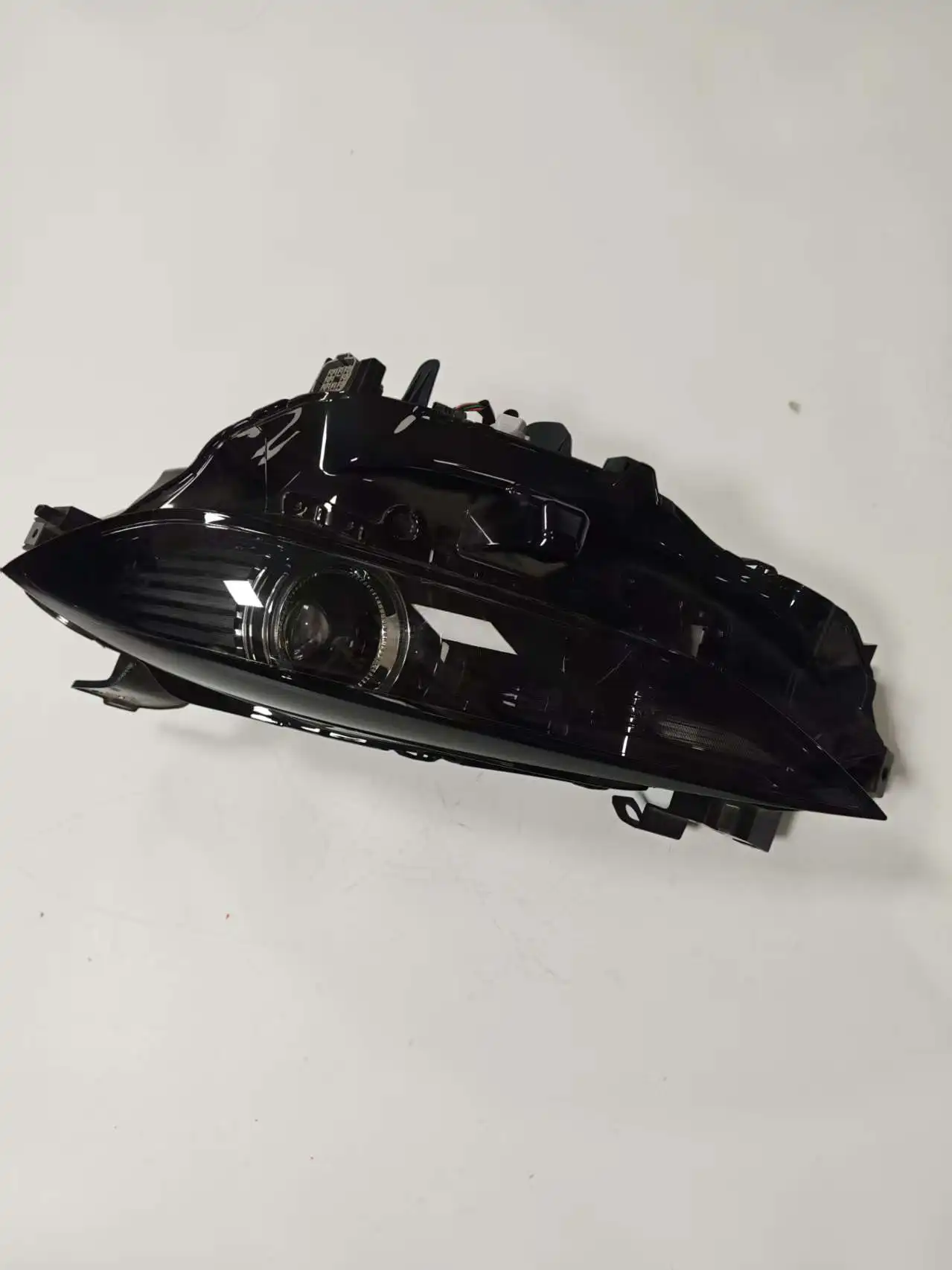 ผู้ผลิตสินค้า ชิ้นส่วนไฟภายนอกรถยนต์ ไฟหน้า สำหรับ CX-4 ปี 2020