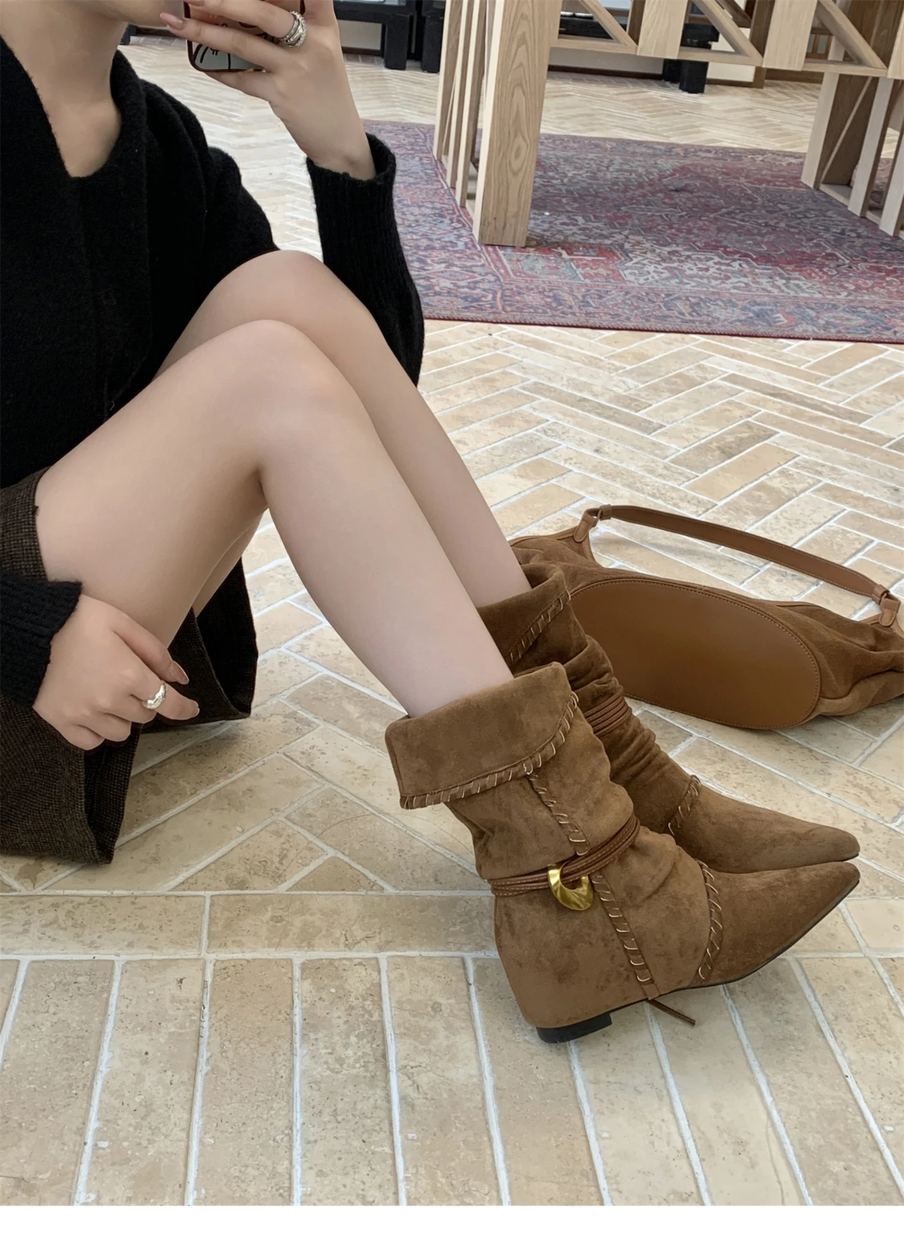 

Дизайнерские элитные плиссированные ботильоны. Женские тканые ботинки средней длины с острым носком.