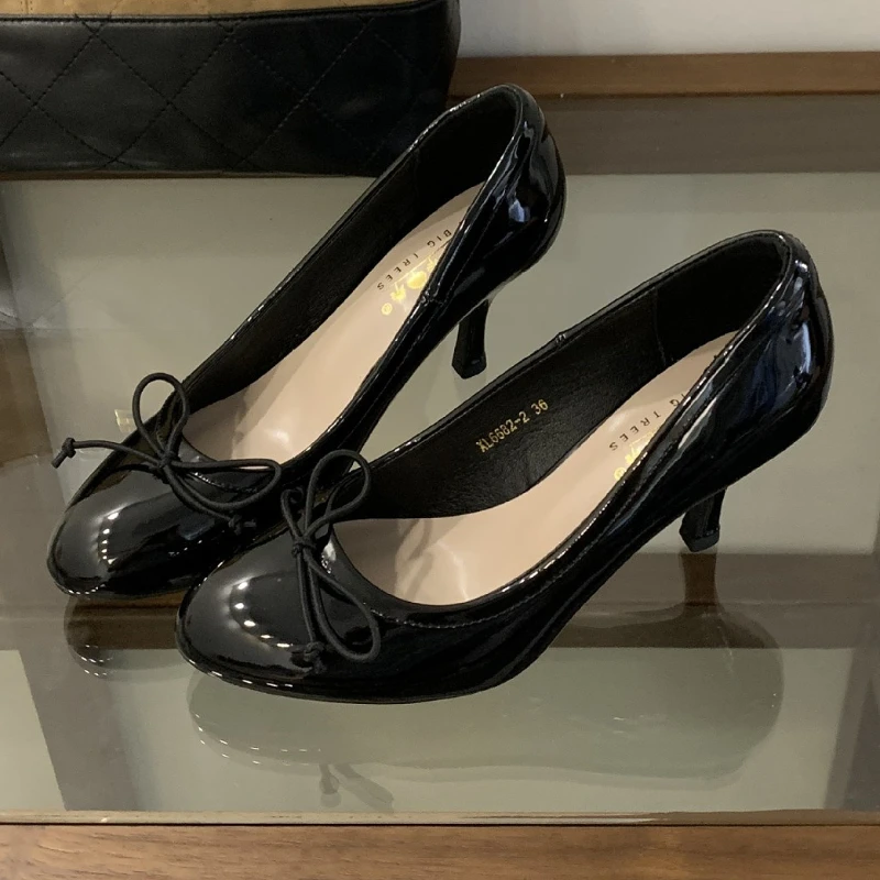 Роскошные дизайнерские туфли телесного цвета из лакированной кожи, модные элегантные туфли на высоком каблуке с бантом, женские удобные вечерние модельные туфли с круглым носком