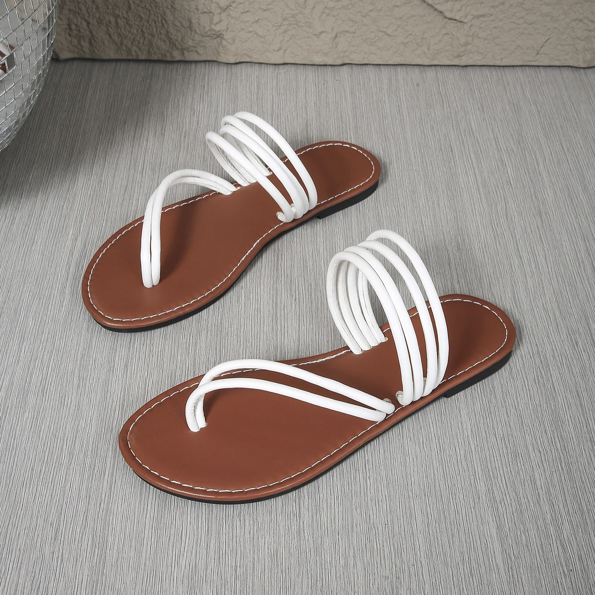 Women's Fashion Multi Strap Thong Flat Slide Sandals Casual Open Toe Slip On Slippers Comfortable Summer Beach Shoes for Daily W