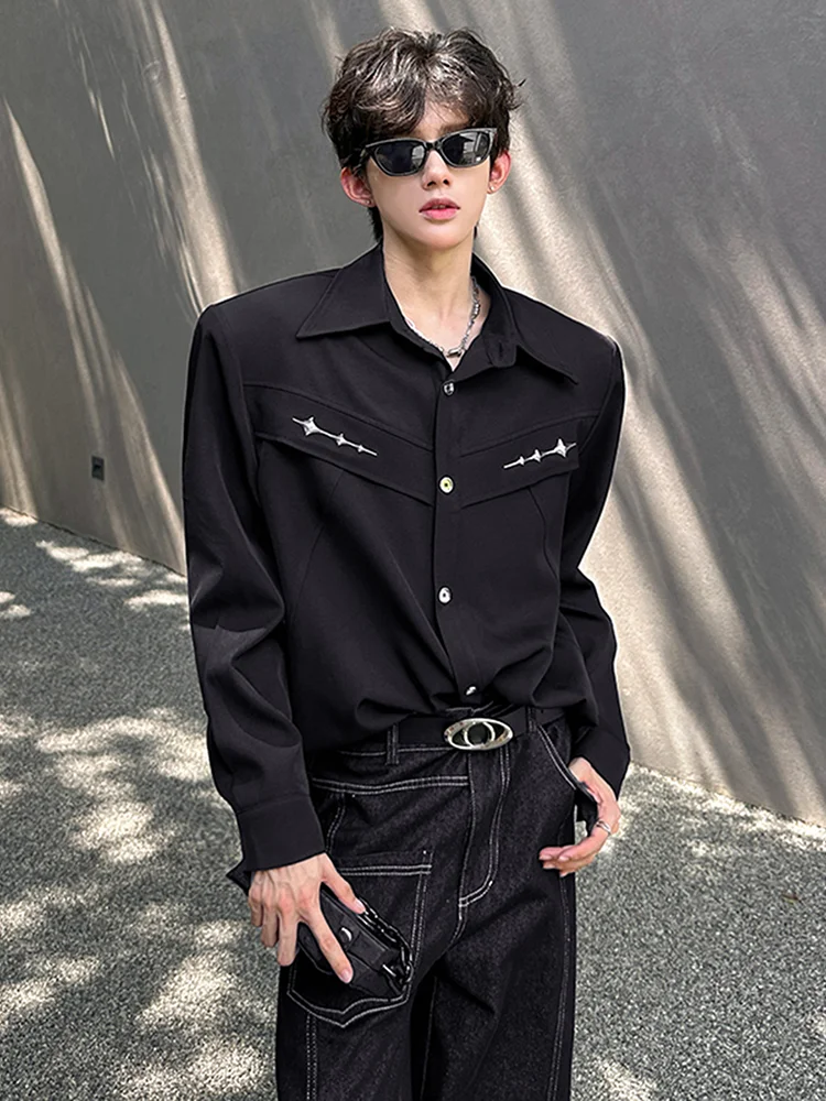 

Мужская рубашка с длинным рукавом и черными металлическими пуговицами, с подплечниками, в стиле парикмахера, американский крутой стиль, премиум-класс, повседневная рубашка