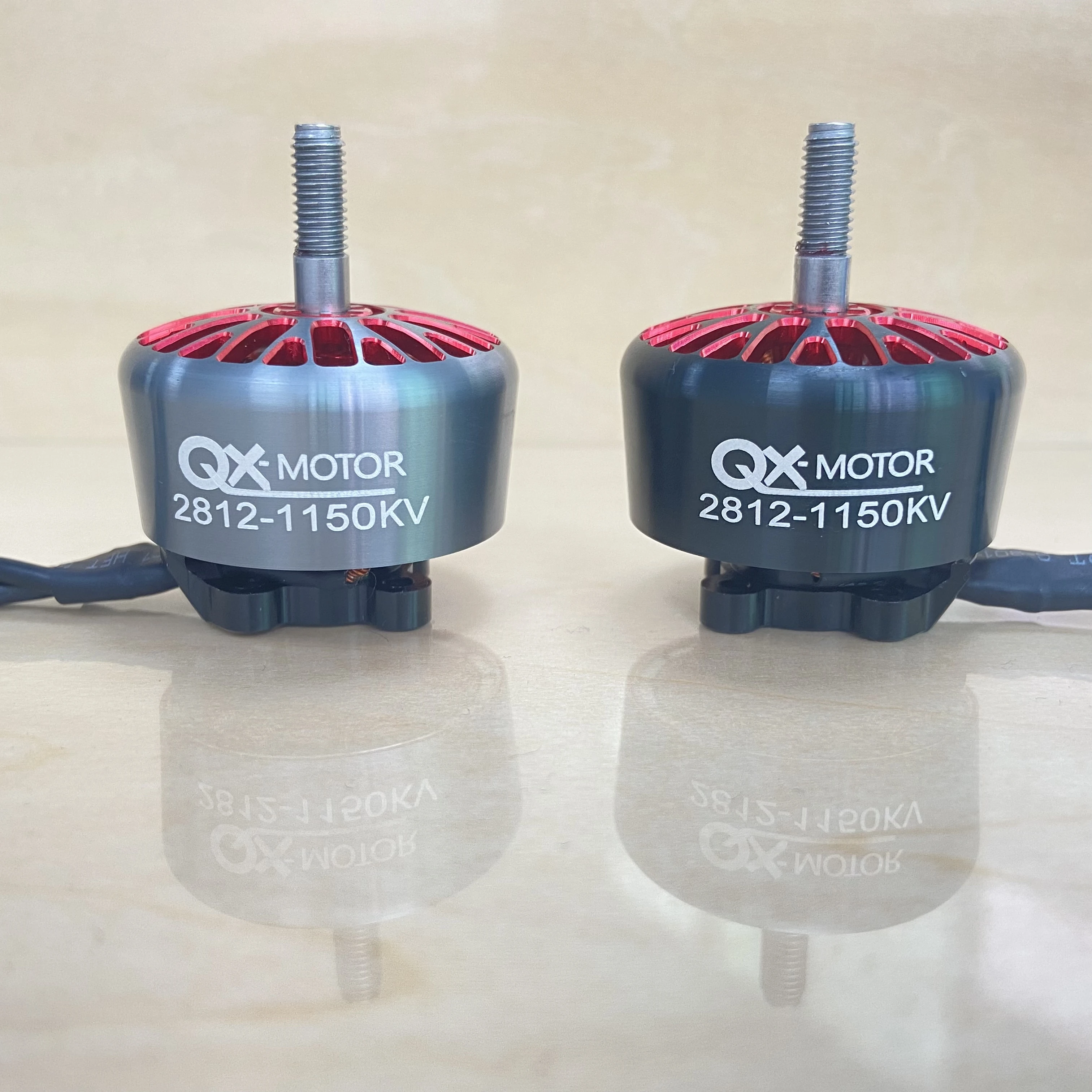 QX-MOTOR Motore Brushless QX2812 900KV 1150KV Nero Bianco Motore per RC FPV Aerei Elicotteri Multirotore Drone Parti ad ala fissa