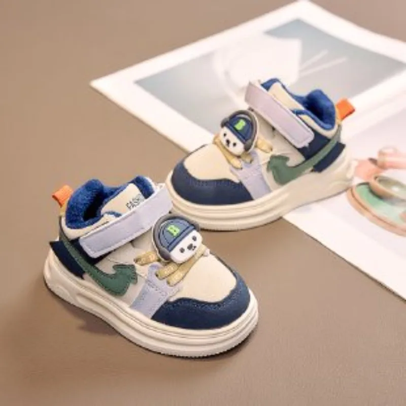 

2025 Children's Board Shoes Fashion Winter Girls Cute Cartoon Casual Shoes Anti slip Soft Bottom Comfortable Casual Shoes