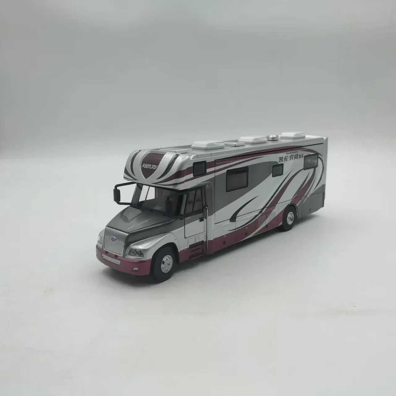 Modèle de bus autocar sous licence Yutong ZK5180, échelle 1:42 de haute qualité, avec détails d'ouverture
