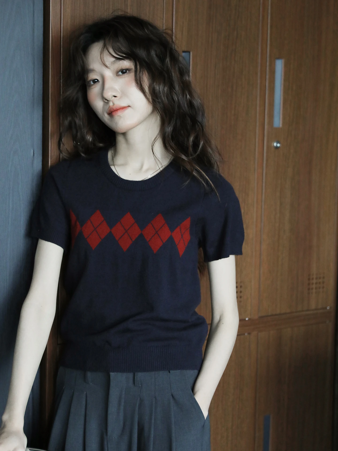 

Женская летняя трикотажная футболка в стиле ретро с диагональным цветным дизайном, круглым вырезом, повседневный топ, приятный к телу, дышащий.