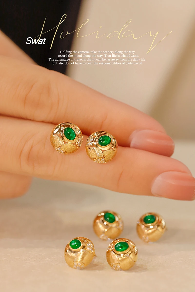 LUOWEND 18K Yellow Gold Earrings Fashion Football Shape Shiny Diamond Natural Emerald Stud Earrings for Women High Party Jewelry