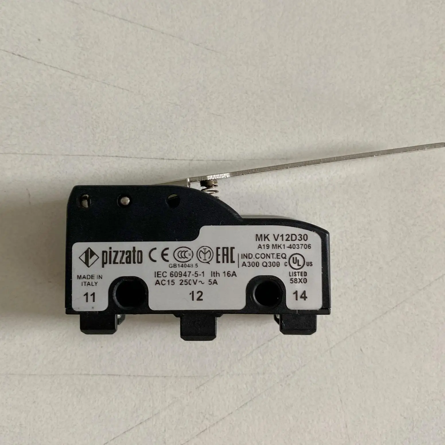 New Original Pizzato micro-motion switch MK V12D30