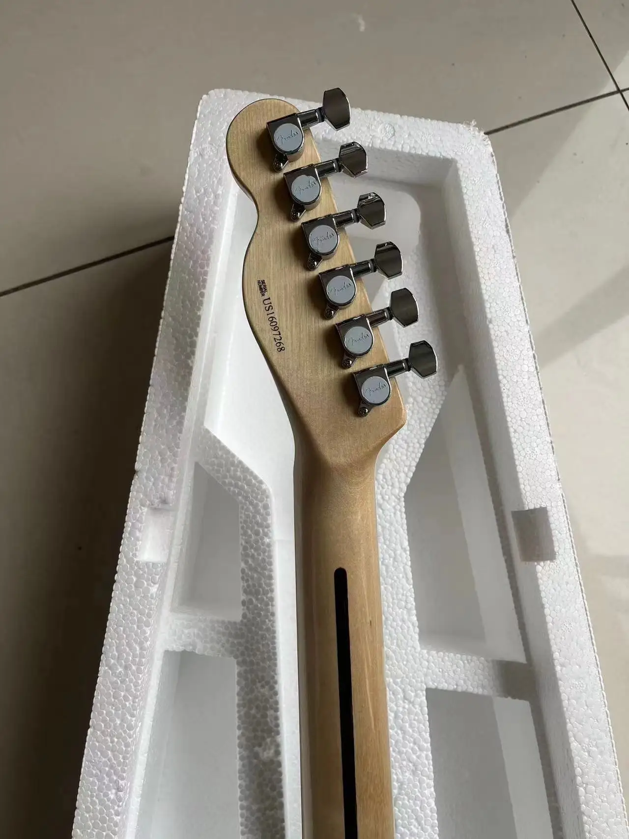 Tele Electric Guitar，mahogany Body， Rosewood Fingerboard Chrome Hardware High Quality Guitarar  GDSGBVESG