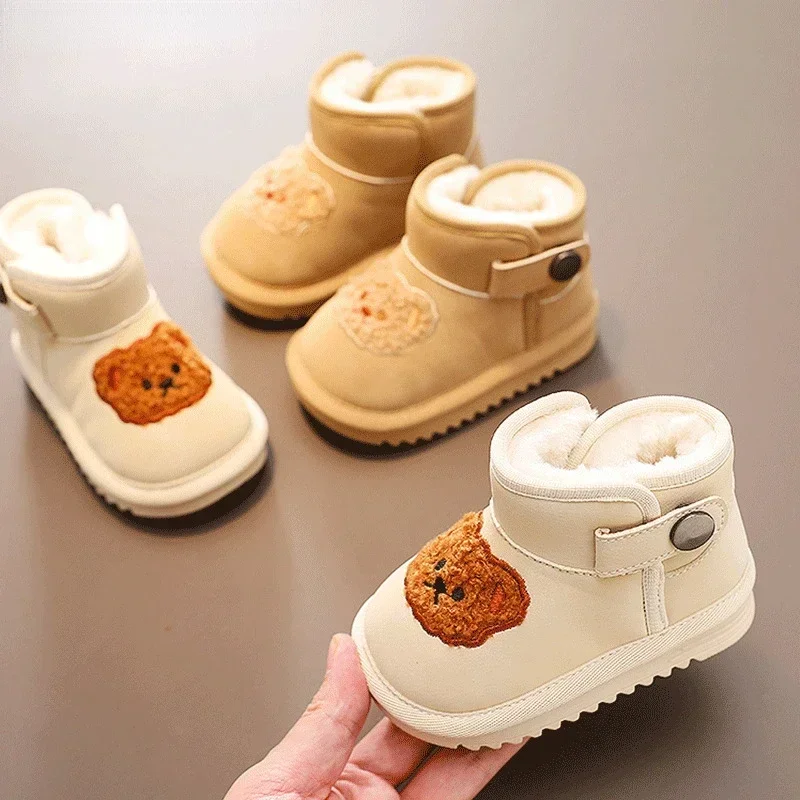 Nuevas botas bonitas de oso a la moda para niñas, zapatos cálidos antideslizantes y cómodos para niños, zapatos versátiles de dibujos animados para niños, botas de nieve de fondo suave