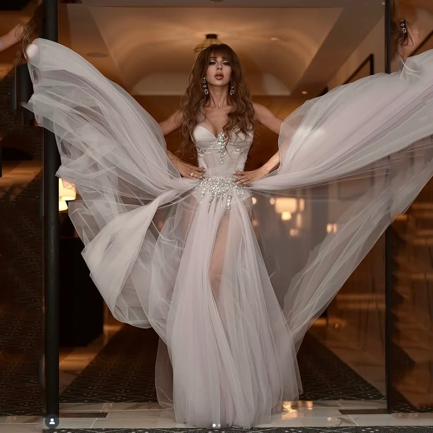 セクシーなオフショルダー A ラインウエディングドレス透明ビーズフォーマルドレスソフトチュール手作りロングウエディングドレスノースリーブ