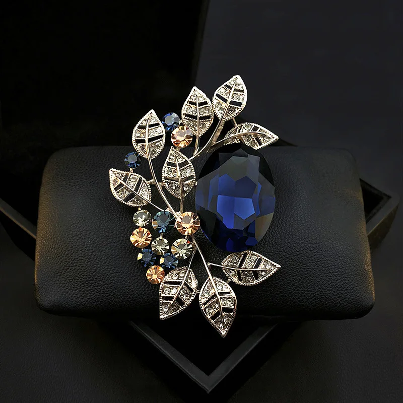 SKEDS Women Men Luxury Big Rhinestone Leaves Badges Jewelry Gorgeous Unisex Vintage Exquisite Crystal Shiny Brooches Pins Gift