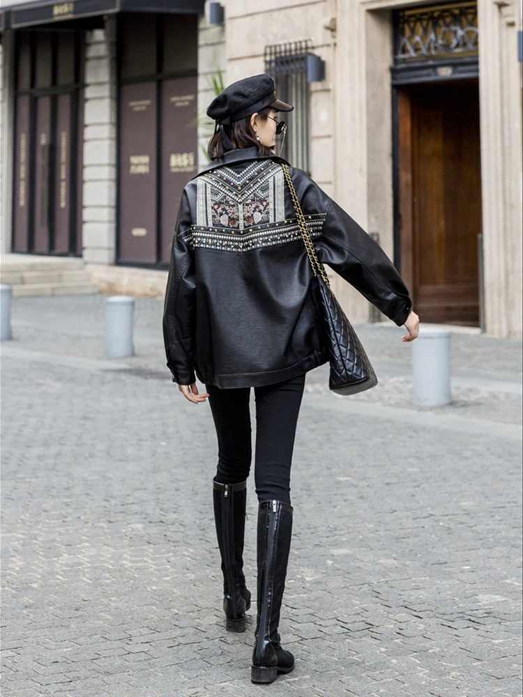 Leather jacket 2025 new women's coat Spring and Autumn motorcycle handsome loose embroidery rivet heavy industry PU jacket