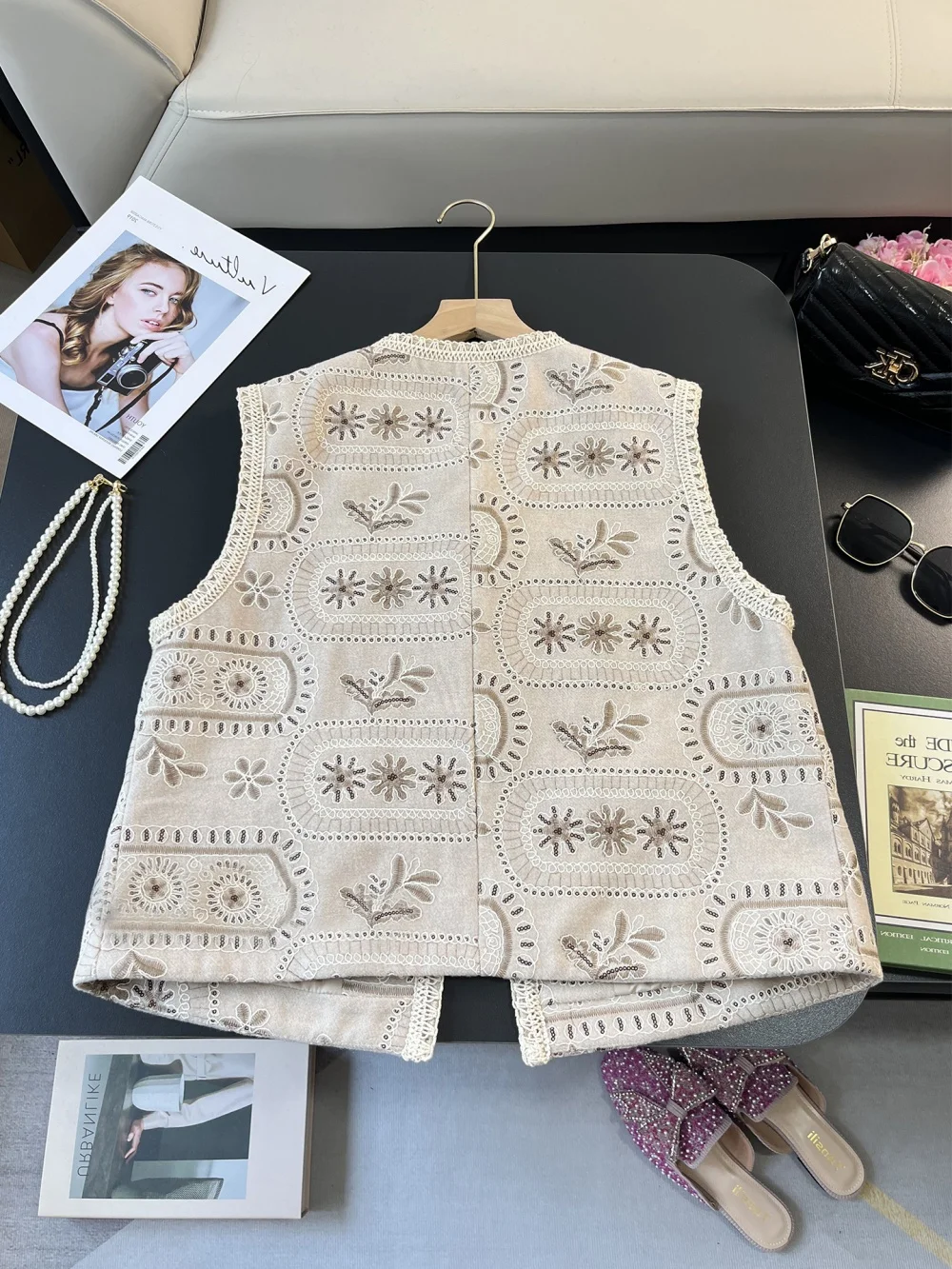 

Retro Heavyweight Embroidered Hook Flower Vest Jaet Men Women Spring Autumn Faion Versatile Slimming oulder Pad Top