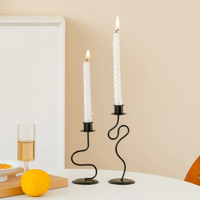 European Simple Metal Black Curved Candle Holder Creative Retro Wrought Iron Room Home Decoration Desktop Candle Stick Stand