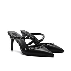 Sandalias de gladiador de cuero para mujer, zapatos de lujo remachados de Metal para exteriores, tacones altos con correa desnuda, moda de verano, negro