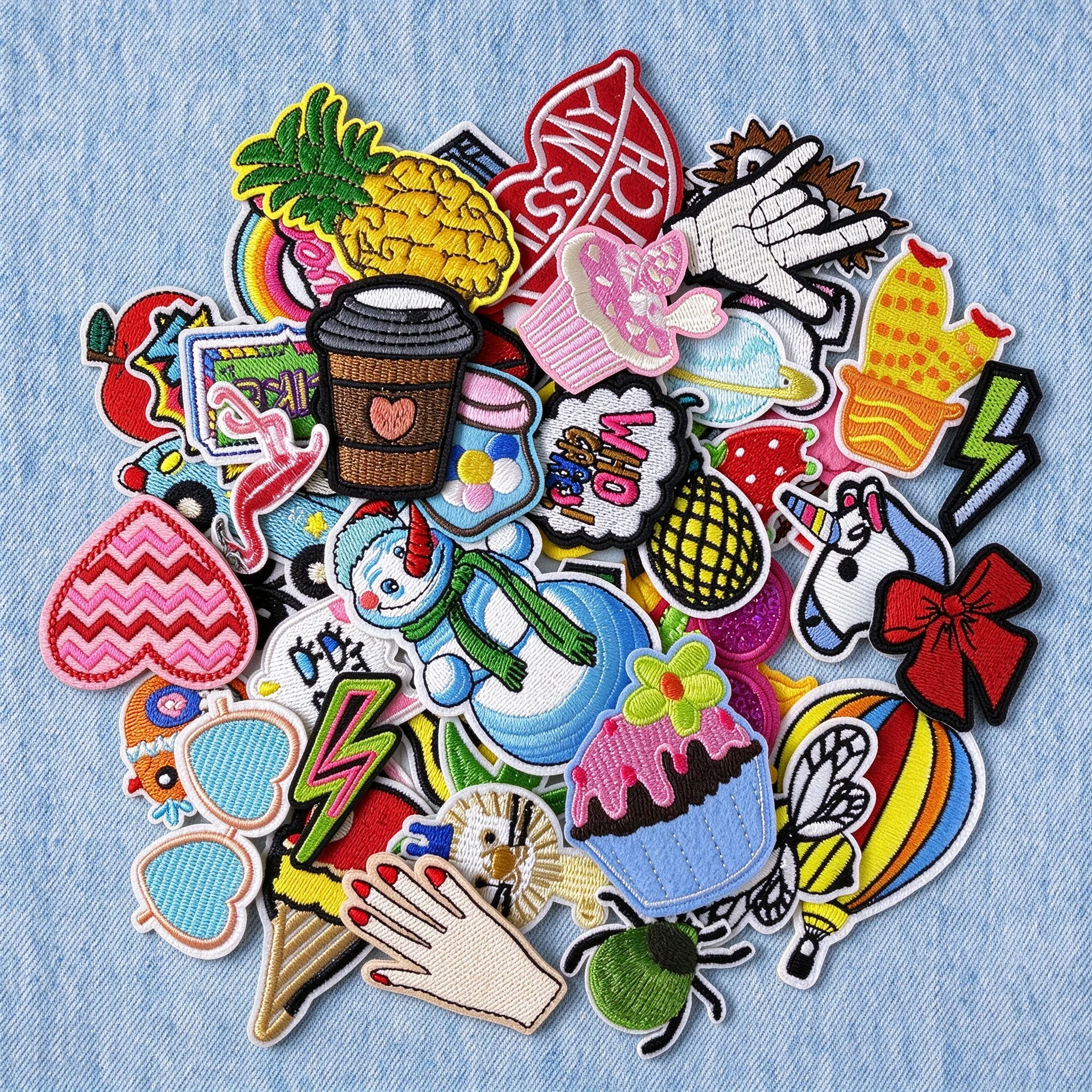50Pcs/Lot Random Mixed Iron on Patches Cartoon Embroidered Appliques Sewing Clothes Accessories Apparel Supplies Patch Stickers
