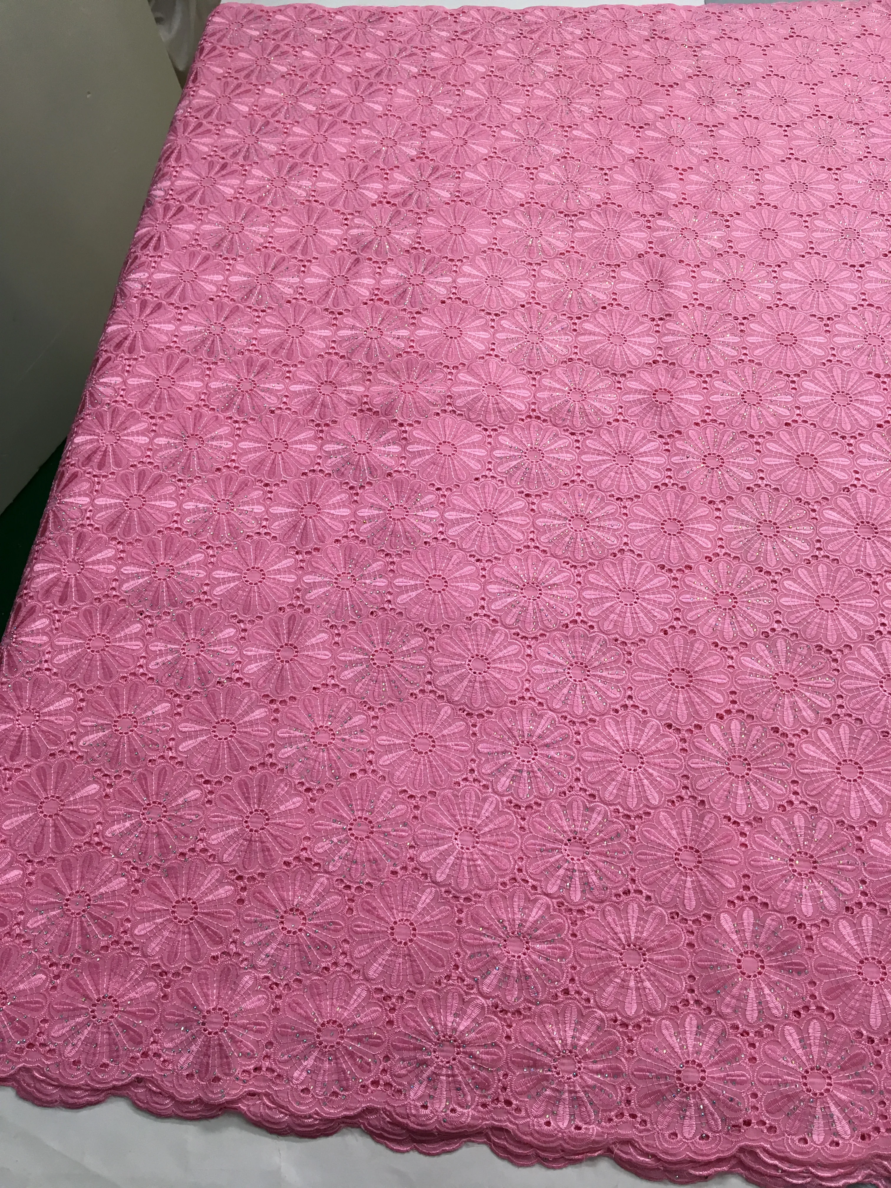 Lo último en tela de encaje de algodón bordado africano, tela de encaje suizo nigeriano 2025 de alta calidad, vestido de fiesta de 5 yardas para mujer A4200