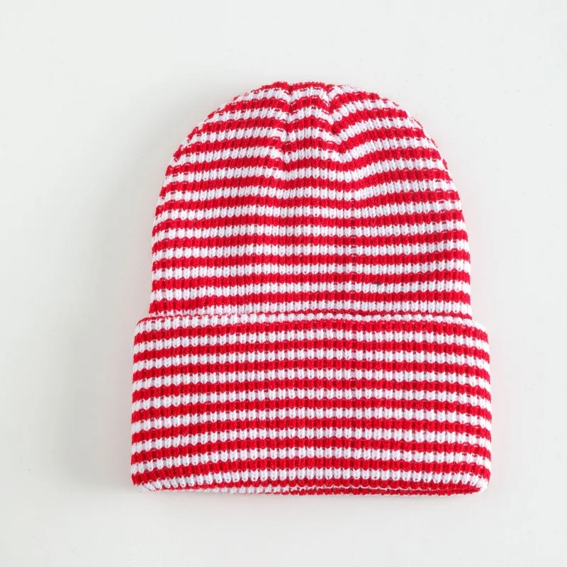 Individuell besticktes Logo, modische gestreifte Strickmütze, trendige Herbst- und Wintermütze für Männer und Frauen, warme Outdoor-Skibeamie. – Detail 8